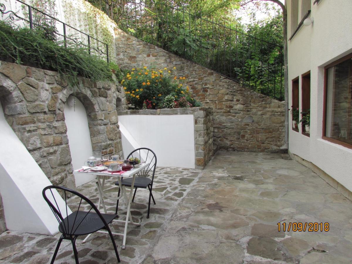Home With The Veranda Veliko Tarnovo Exterior photo