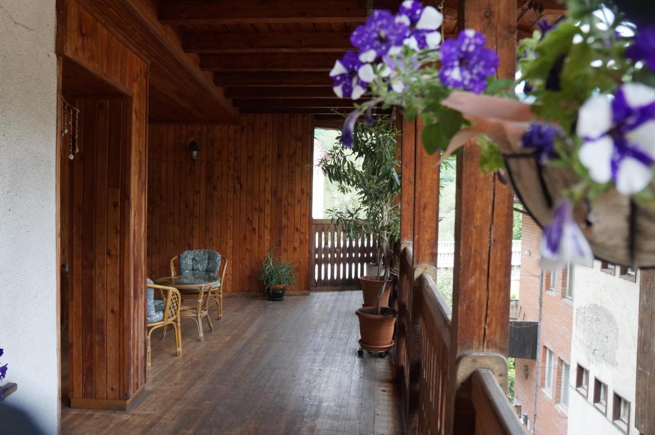 Home With The Veranda Veliko Tarnovo Exterior photo